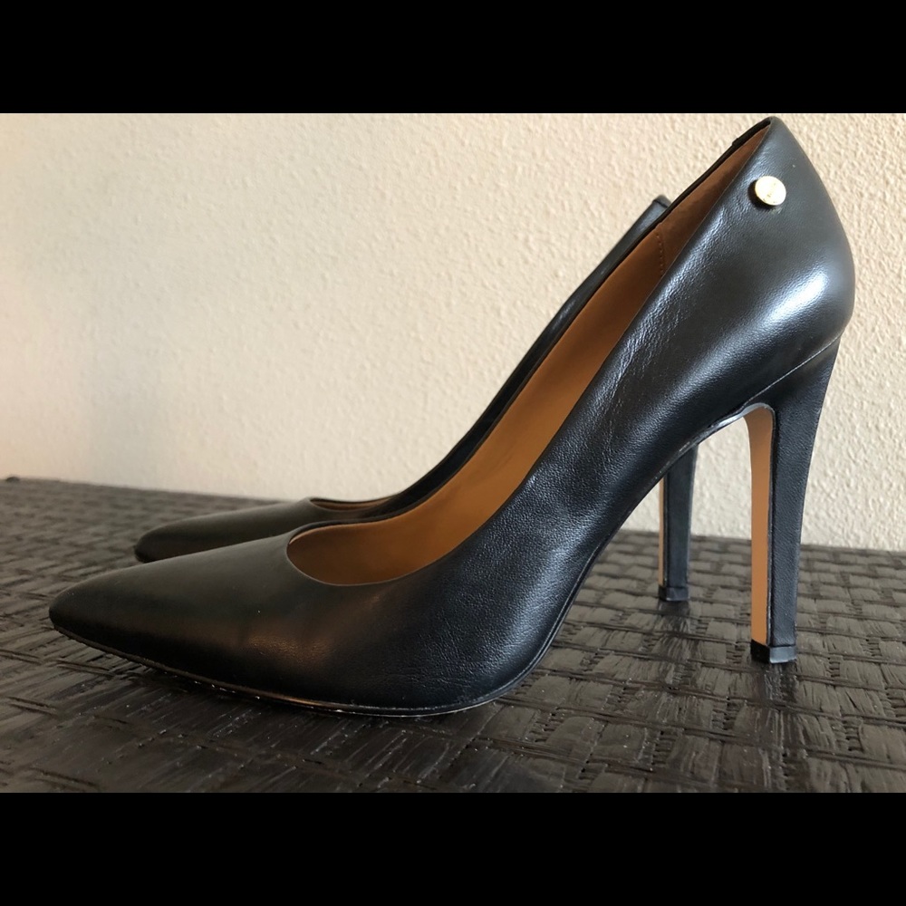 Calvin Klein “Brady” Leather Pump. Black Size 6